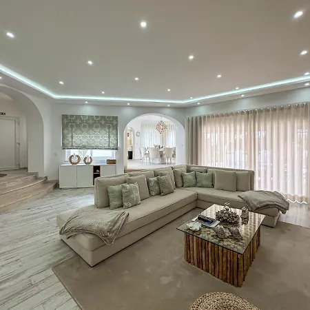 Villa Luxury Heated Pool, Walk To Sao Rafael Beach,