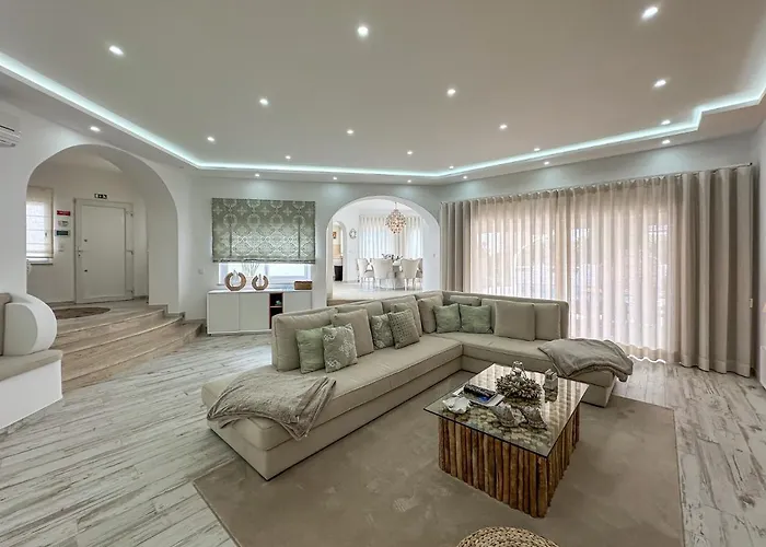 Villa Luxury Heated Pool, Walk To Sao Rafael Beach,