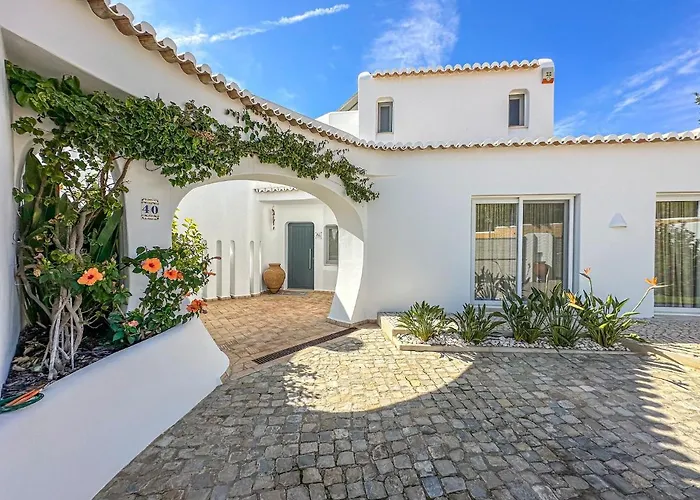 Villa Luxury Heated Pool, Walk To Sao Rafael Beach, Albufeira