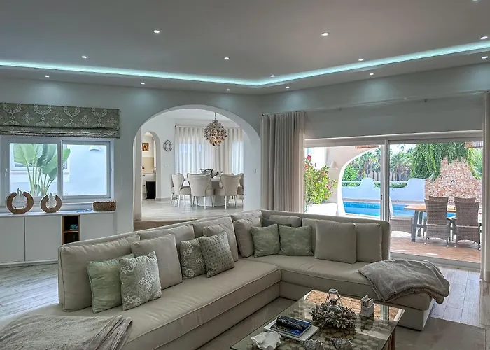 Luxury Heated Pool, Walk To Sao Rafael Beach,