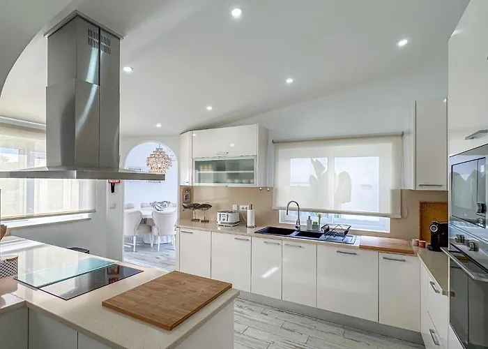 Βίλα Luxury Heated Pool, Walk To Sao Rafael Beach,