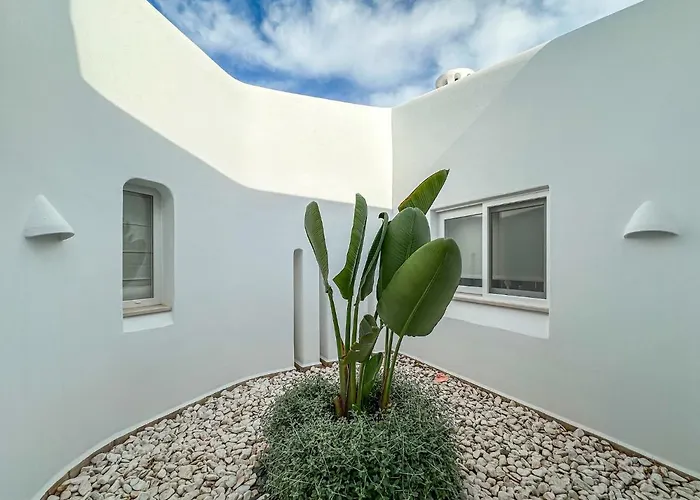 Luxury Heated Pool, Walk To Sao Rafael Beach,