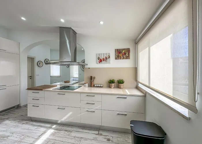 Luxury Heated Pool, Walk To Sao Rafael Beach, *