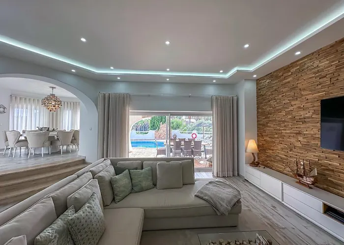 Luxury Heated Pool, Walk To Sao Rafael Beach,