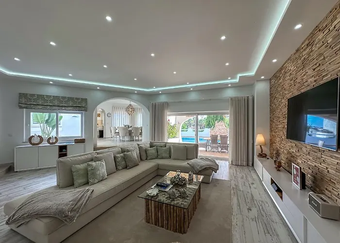 Villa Luxury Heated Pool, Walk To Sao Rafael Beach, Albufeira